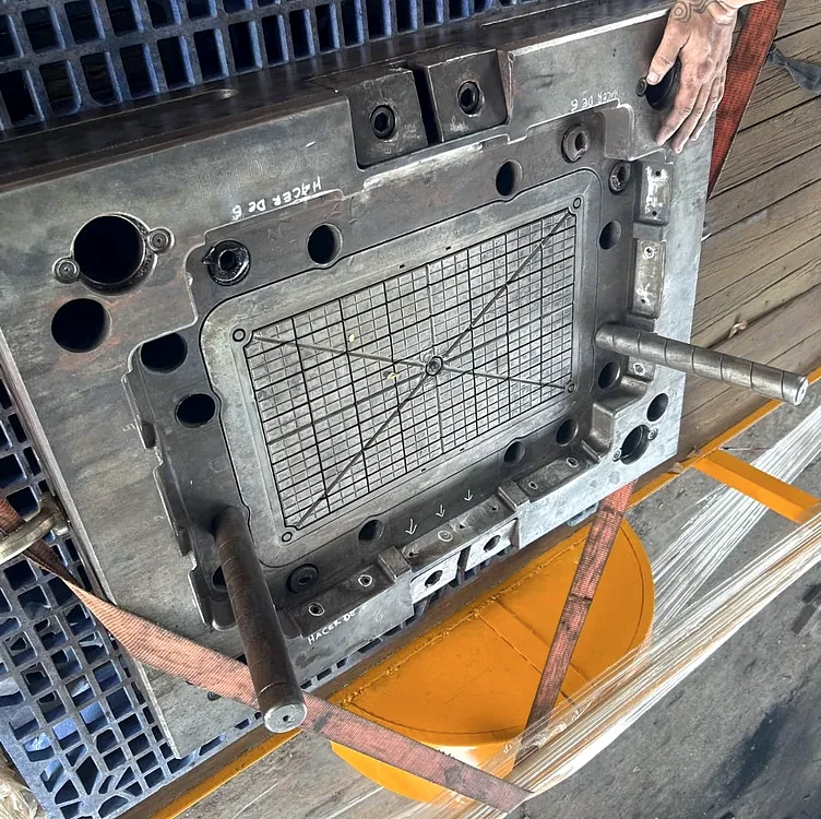 Molde de inyección industrial maquinado a medida