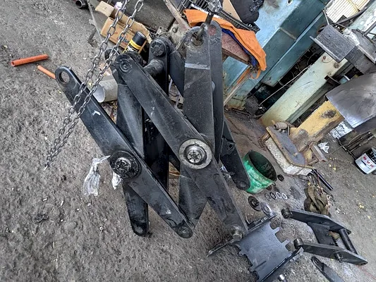 Mecanismo articulado reparado y reforzado